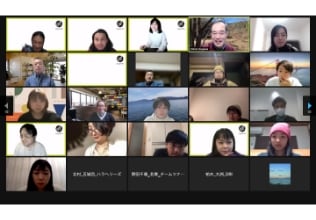 zoomの画面の画像です。ウェビナー④の参加者25名が写っています。顔を出していない人が5名です。それ以外の人は、笑顔だったり、真剣に考えていたり、それぞれの表情をしています。