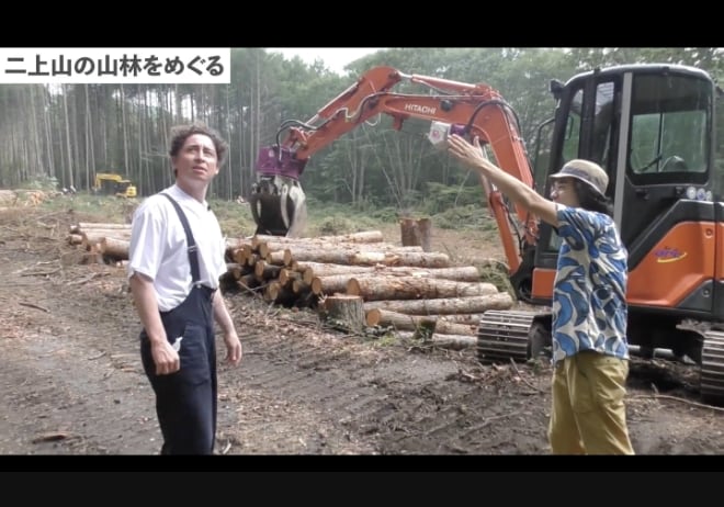 北軽井沢でのフィールドワーク中における二上山の山林を紹介している映像の写真です。